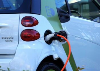 Comprehensive Analysis of Emissions: Electric Cars vs Petrol Cars